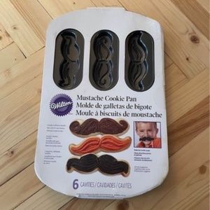 NWT Wilton Mustache Cookie Pan 6 Cookies